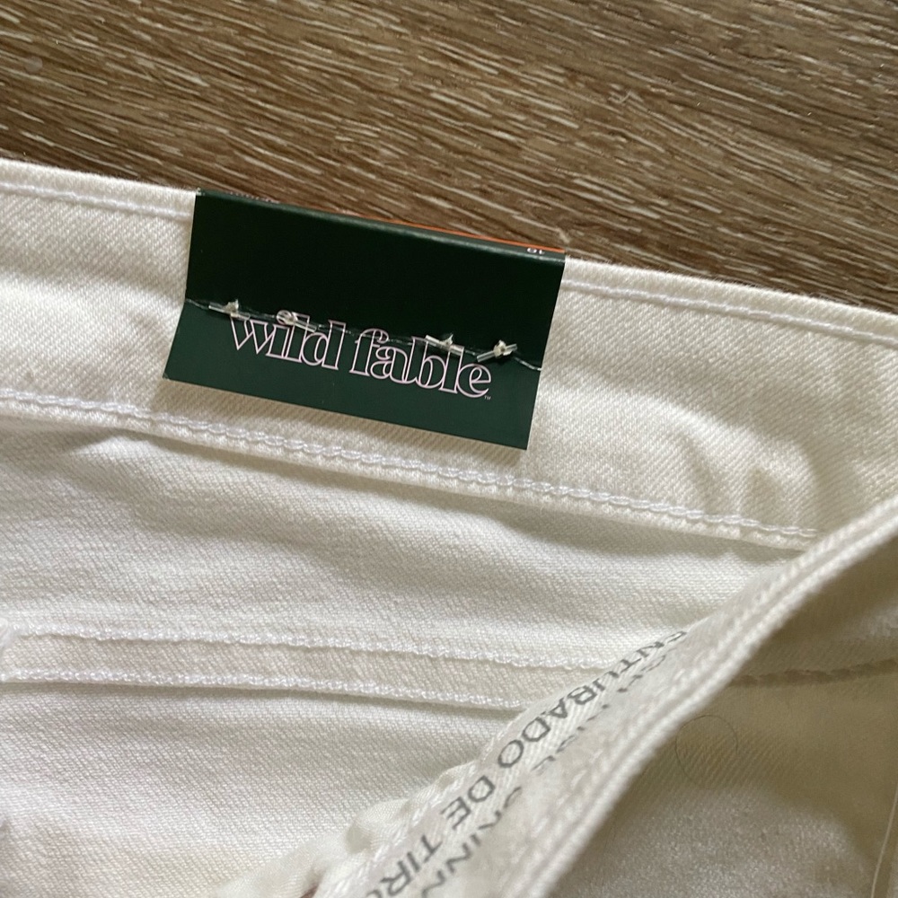 White jean with tears brand new never worn